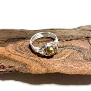 NWOT Artisan Silver Plated Wire Wrapping and Gold-Toned Bead Ring Size 5.5